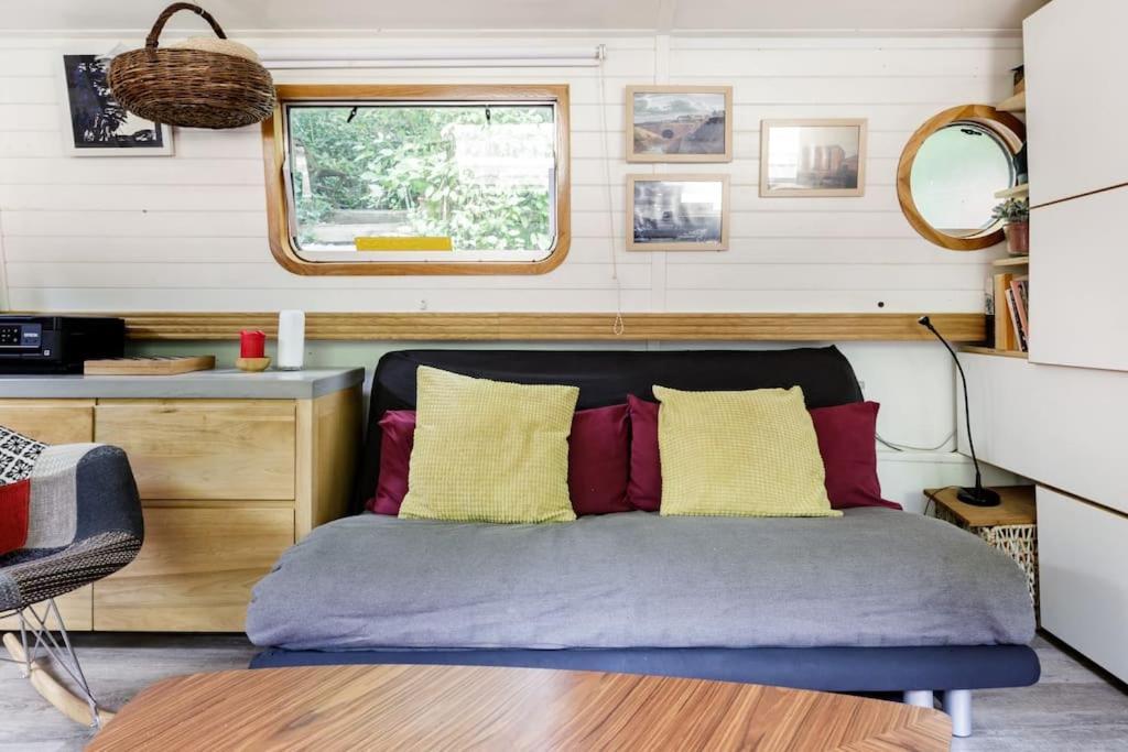 Slash Arts Houseboat On Secluded Mooring In Botel *