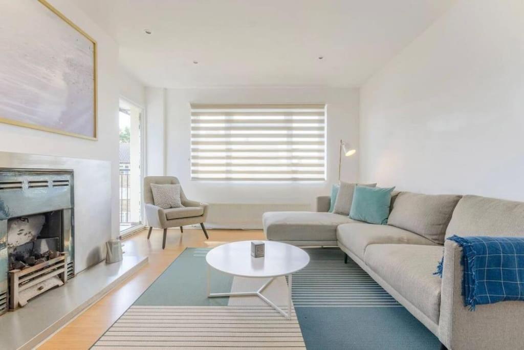 2 Bed Bright Flat In Fulham