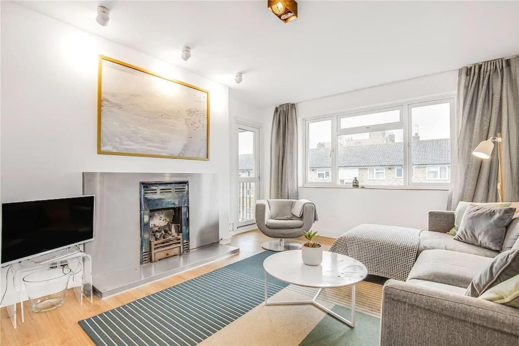 2 Bed Bright Flat In Fulham Apartment
