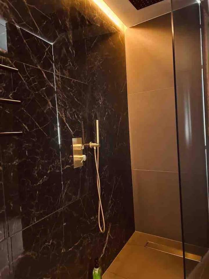 3 Bed 2 Bath Penthouse Hoxton Square With Terrace Apartment London