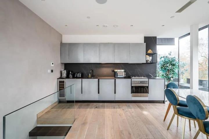 Apartment 3 Bed 2 Bath Penthouse Hoxton Square With Terrace *