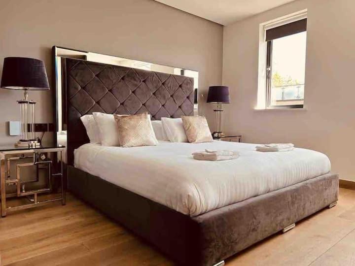 Apartment 3 Bed 2 Bath Penthouse Hoxton Square With Terrace *