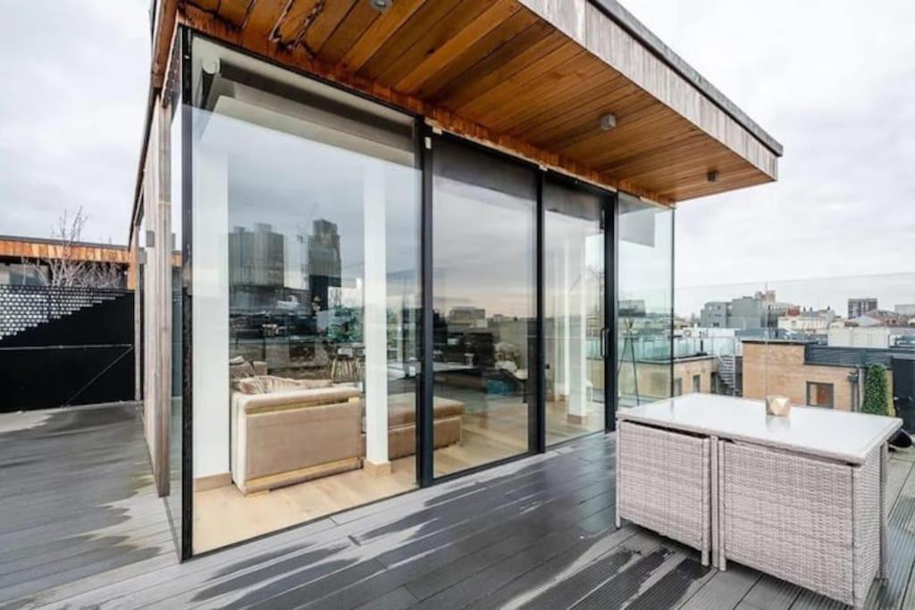 3 Bed 2 Bath Penthouse Hoxton Square With Terrace *