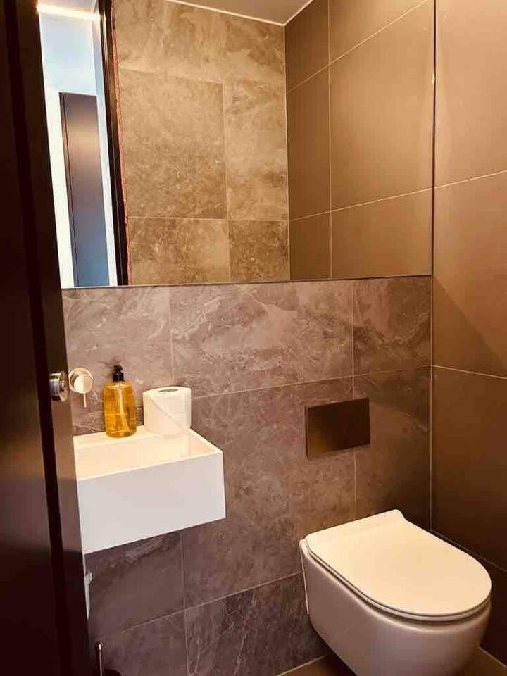 3 Bed 2 Bath Penthouse Hoxton Square With Terrace Apartment