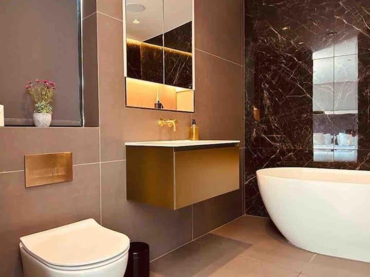 Apartment 3 Bed 2 Bath Penthouse Hoxton Square With Terrace *