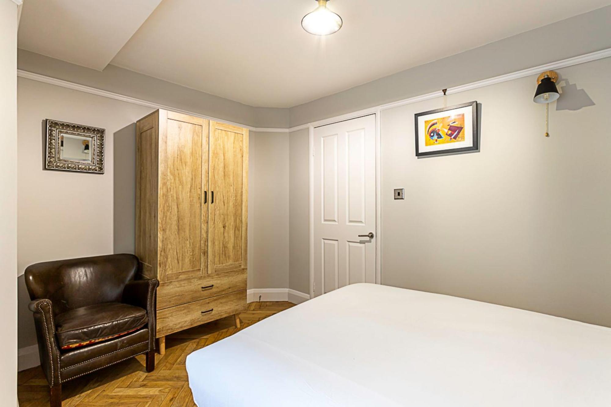 Cosy Garden Flat In Prestigious Residential Area Apartment London