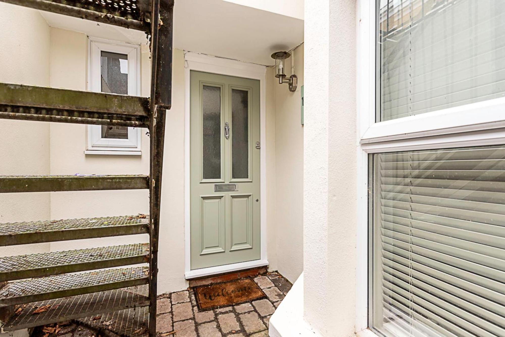 Cosy Garden Flat In Prestigious Residential Area Apartment London