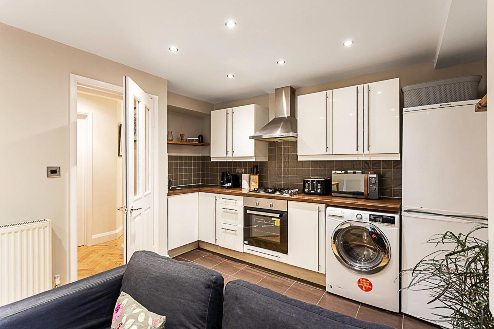 Apartment Cosy Garden Flat In Prestigious Residential Area *