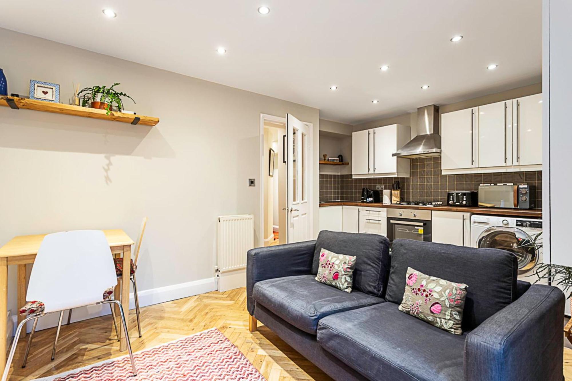 Cosy Garden Flat In Prestigious Residential Area