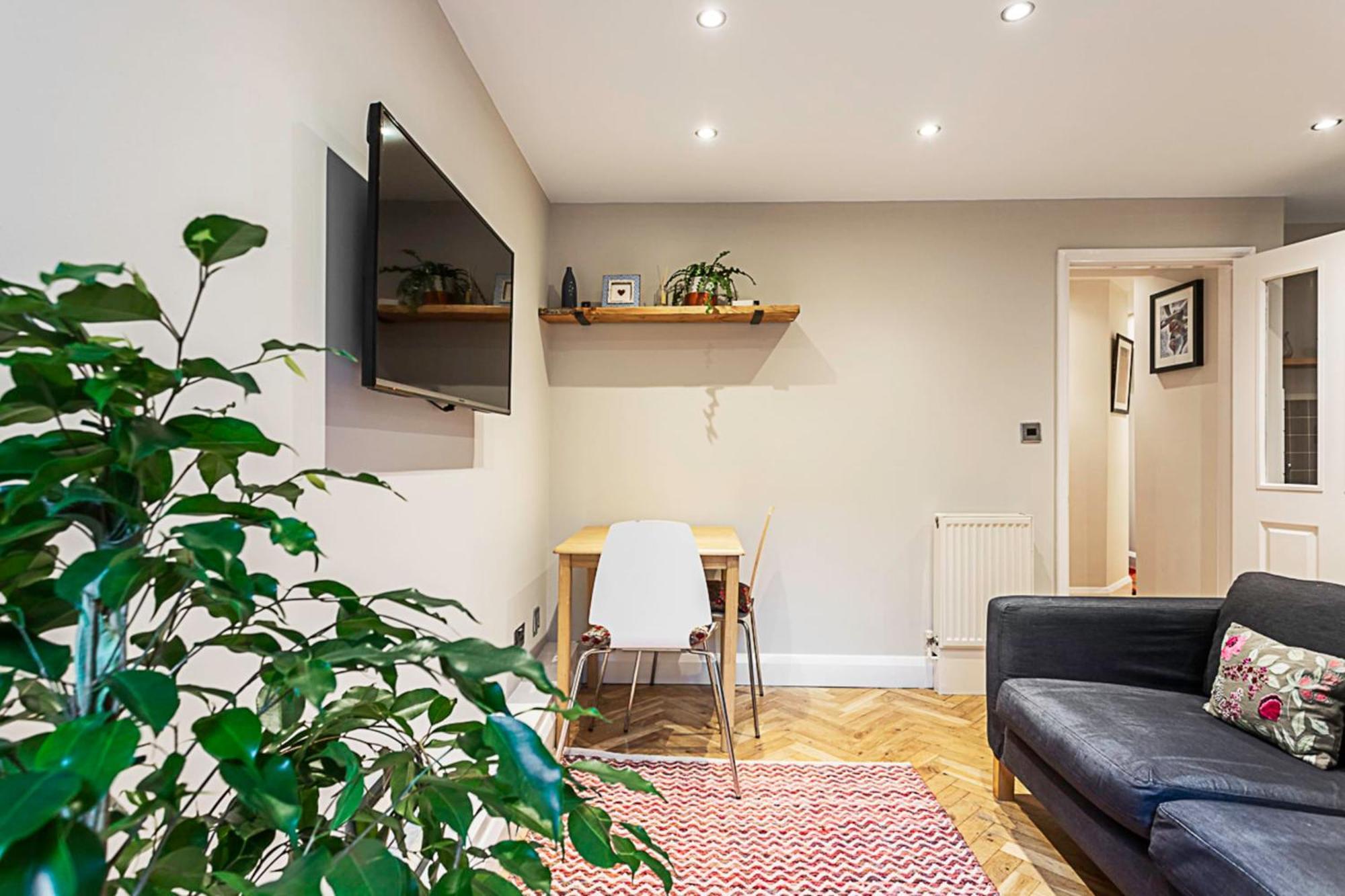 Cosy Garden Flat In Prestigious Residential Area * London