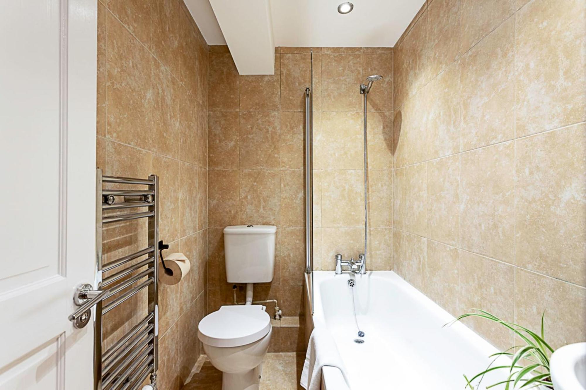 Apartment Cosy Garden Flat In Prestigious Residential Area