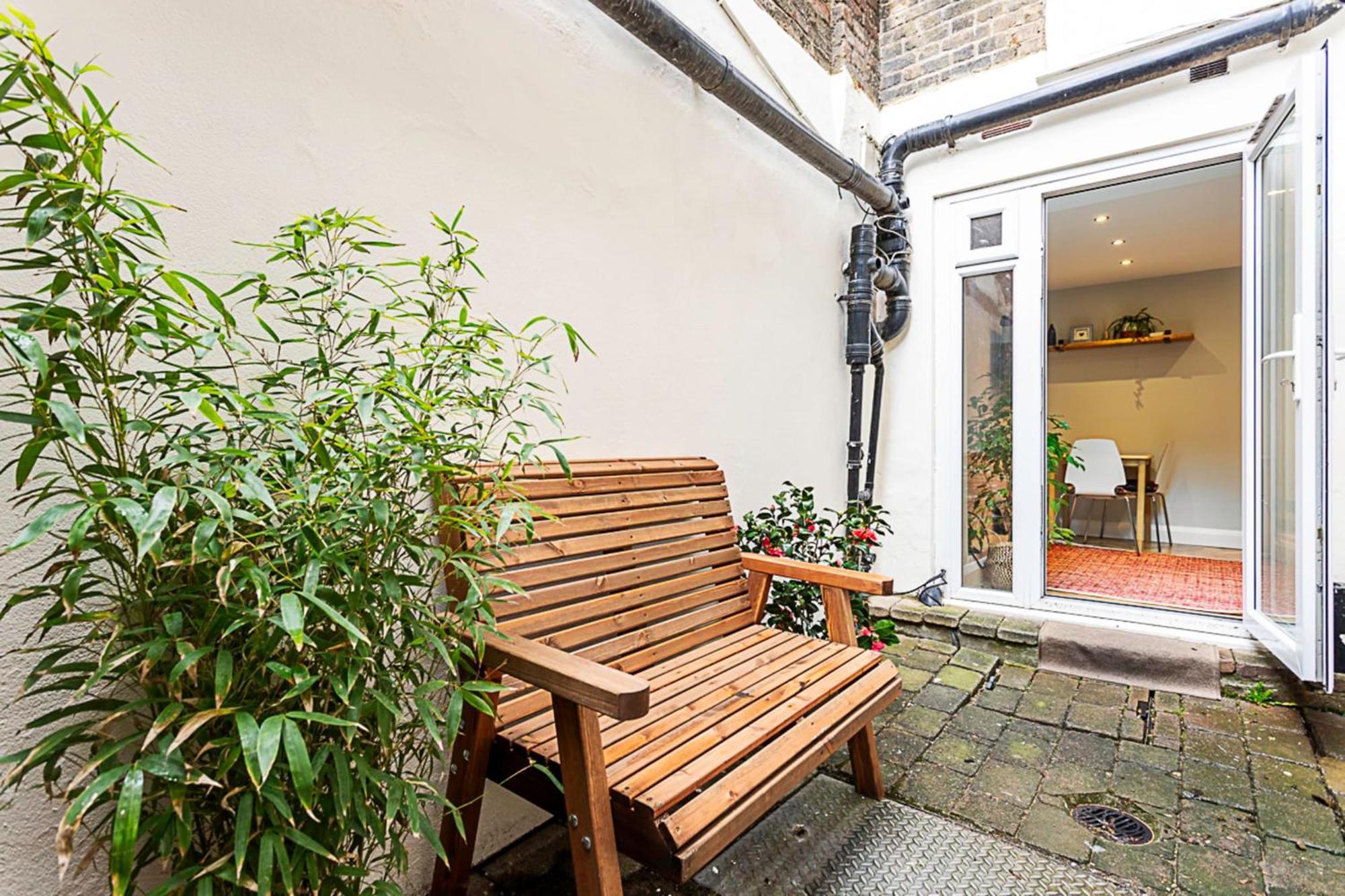 Cosy Garden Flat In Prestigious Residential Area * London