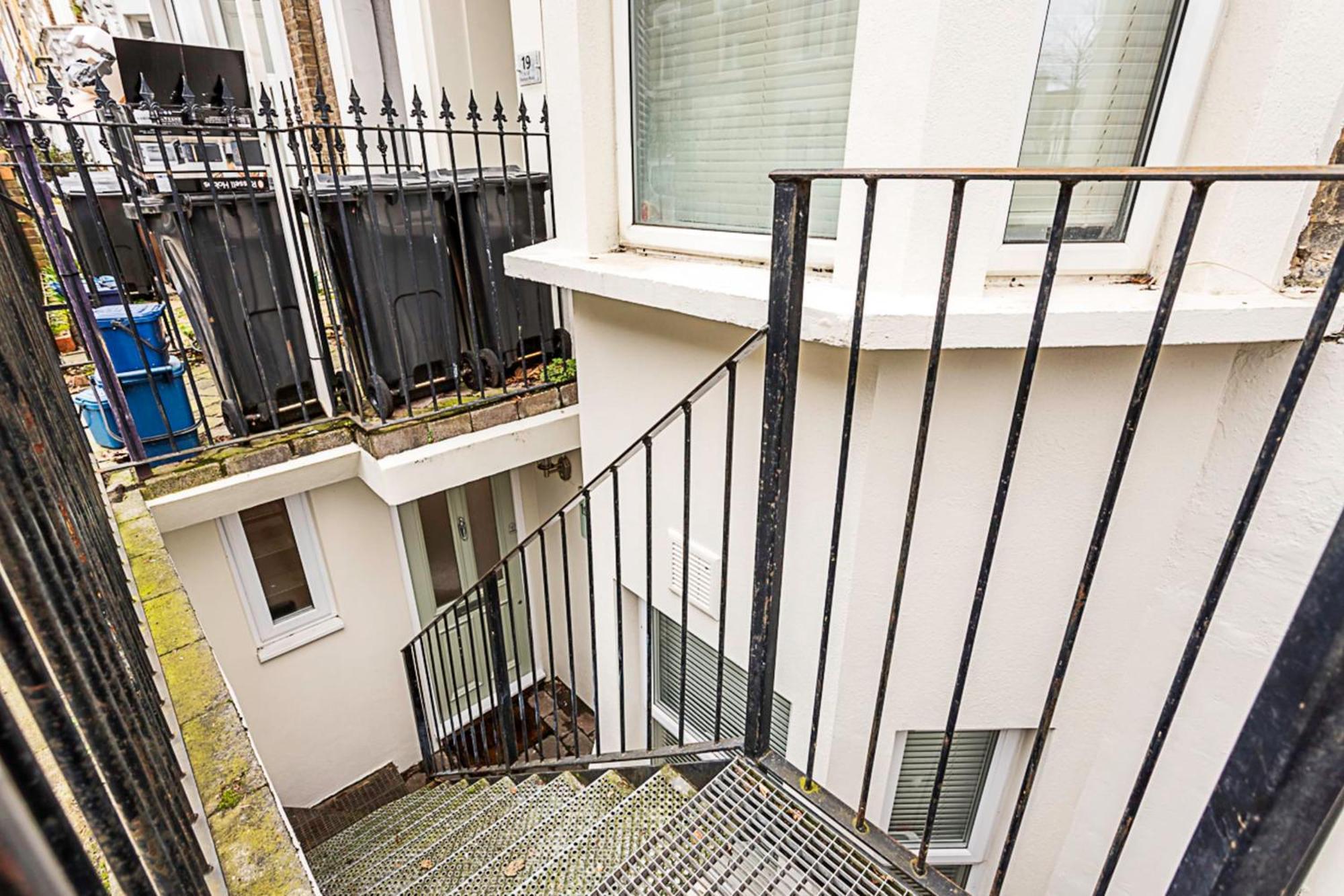 Apartment Cosy Garden Flat In Prestigious Residential Area *
