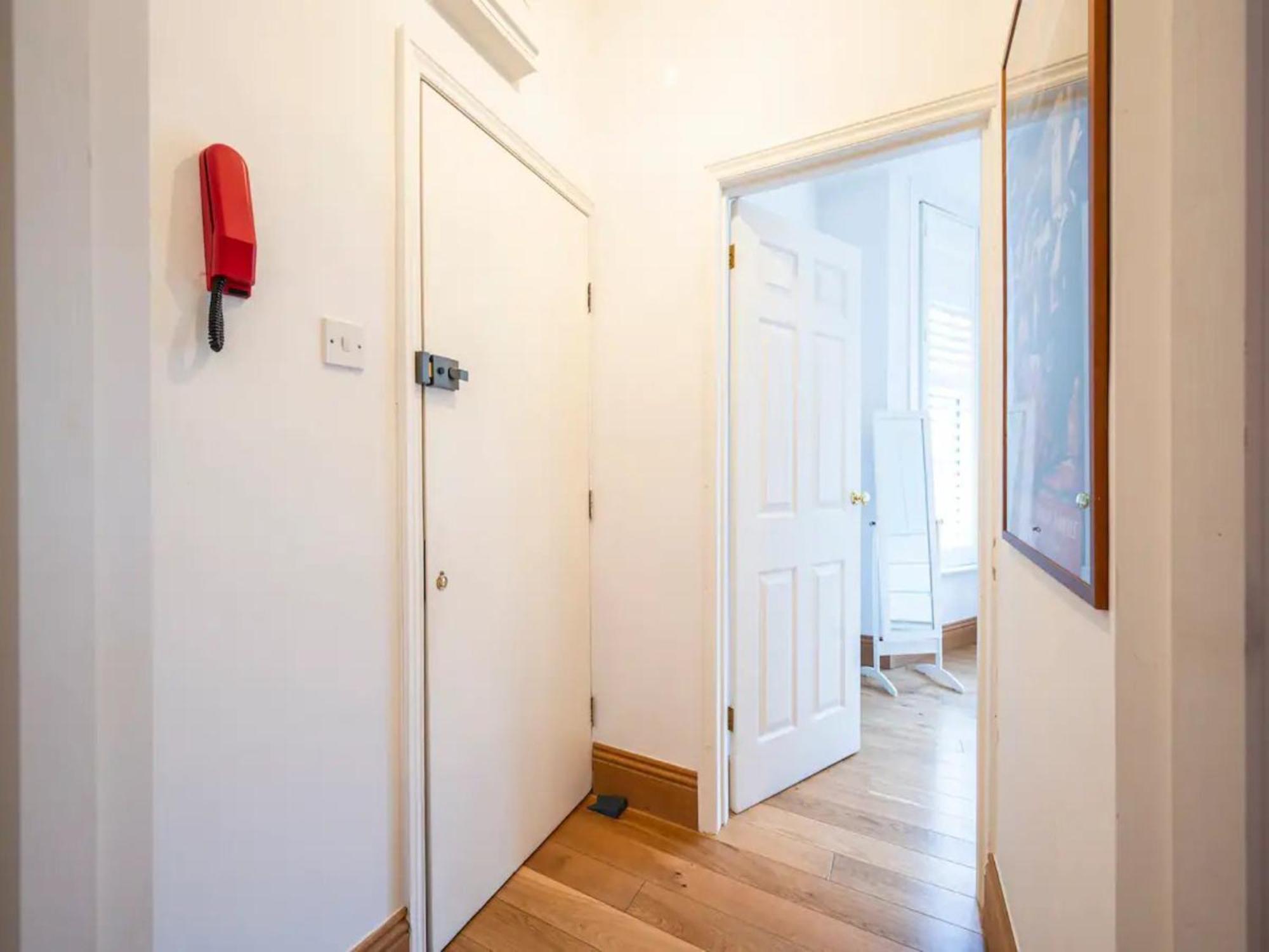 Appartement Pass The Keys Hither Ground Floor Flat With Garden Londen