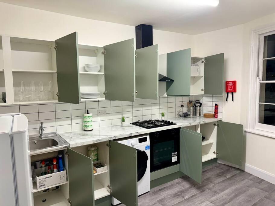 Apartment 4 Bedroom Entire Flat, Kings Cross Road *