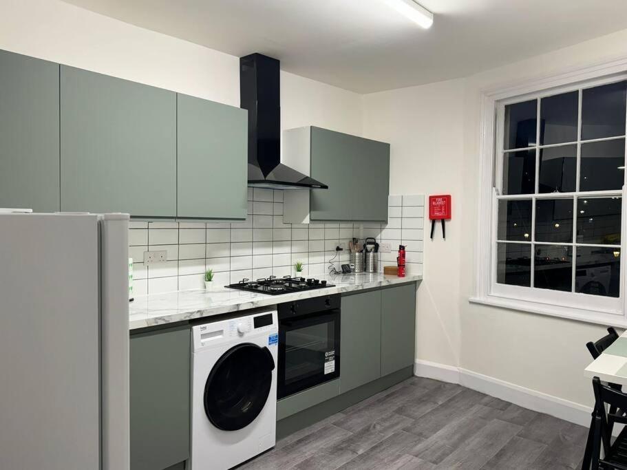 Apartment 4 Bedroom Entire Flat, Kings Cross Road