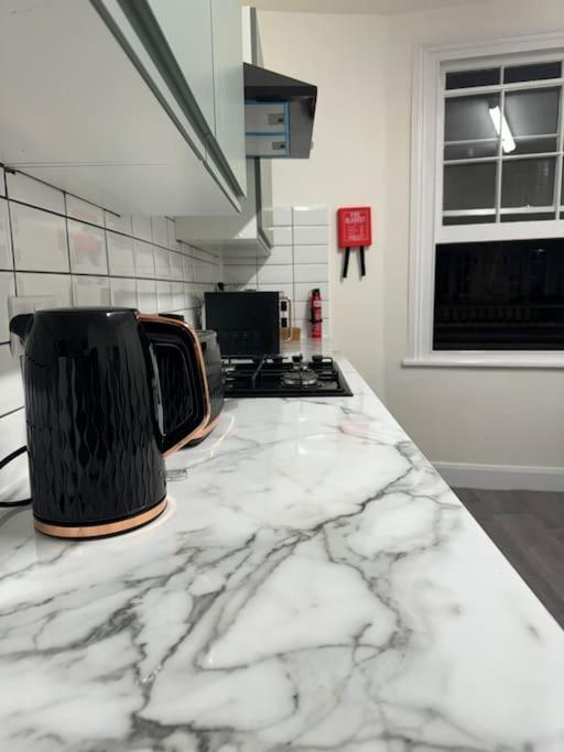 4 Bedroom Entire Flat, Kings Cross Road * London
