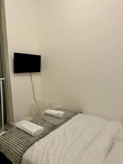 4 Bedroom Entire Flat, Kings Cross Road Apartment London