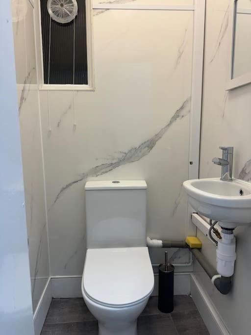 4 Bedroom Entire Flat, Kings Cross Road Apartment