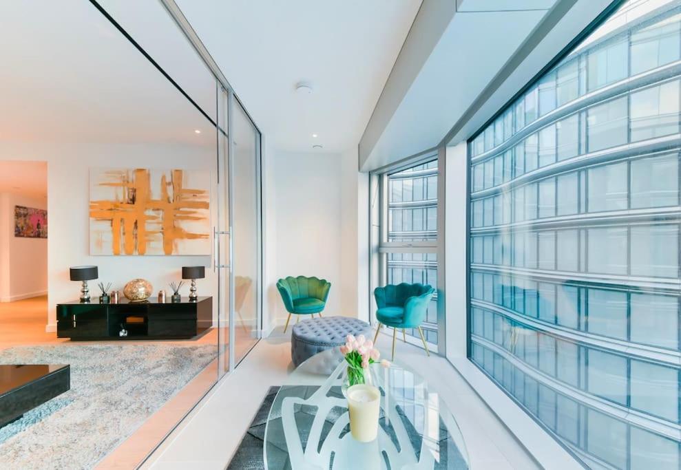 Luxury 3 Bedroom Battersea Power Apartment London