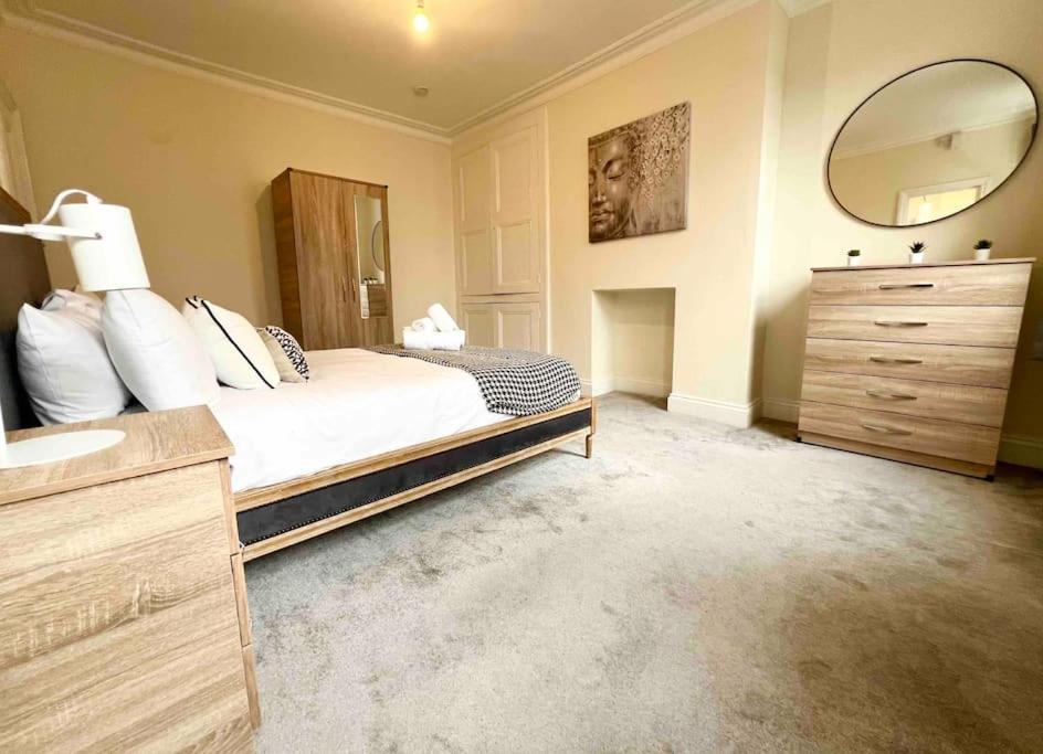 4 Bed Apartment- Archway Station * London
