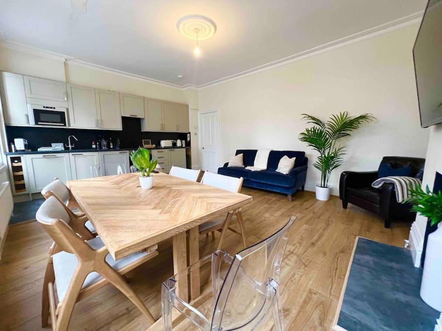 4 Bed Apartment- Archway Station * London