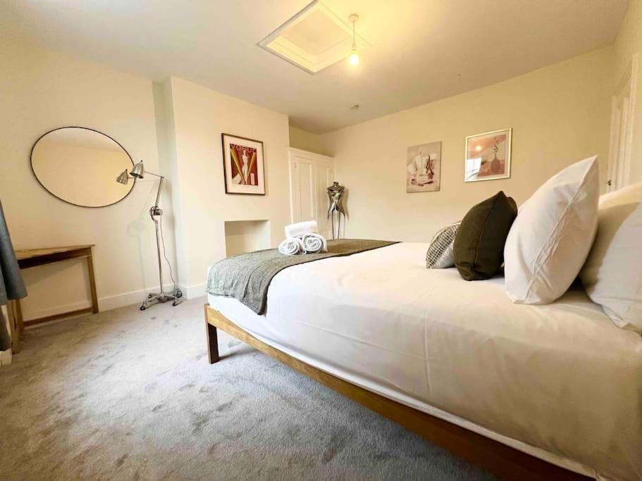 Apartment 4 Bed Apartment- Archway Station