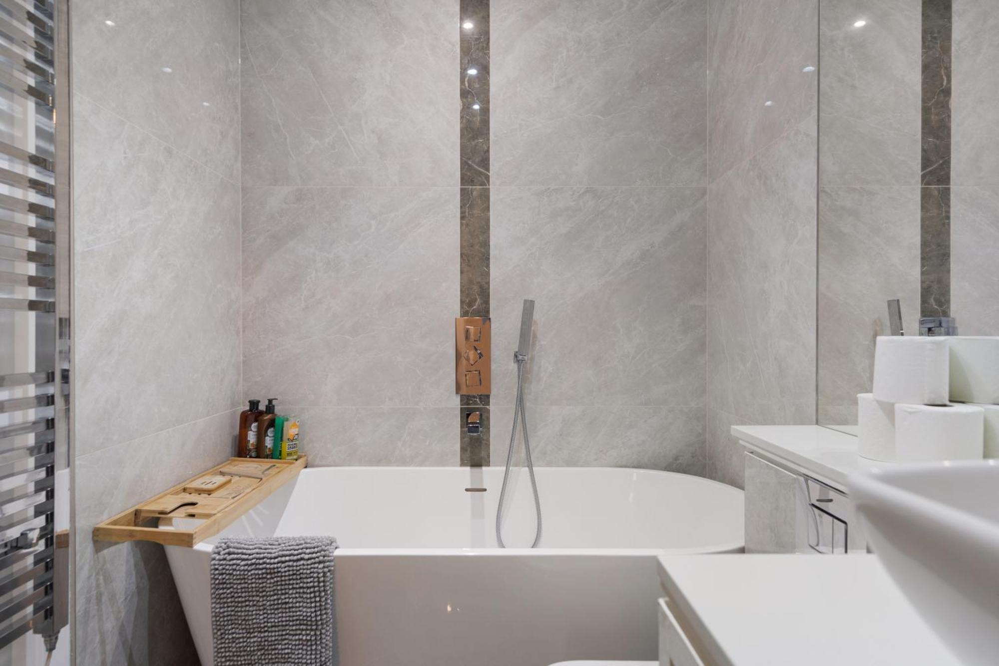 The Pearl - Luxury 5* With Park View