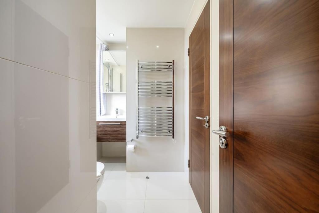 2-hosted By Sweetstay Apartment London