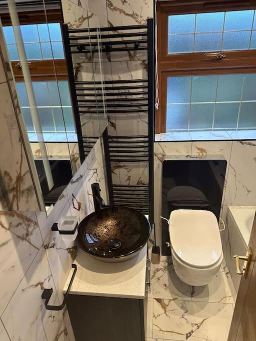 Holiday home Casa Marina- 4 Bedroom House With Garden And Balcony London