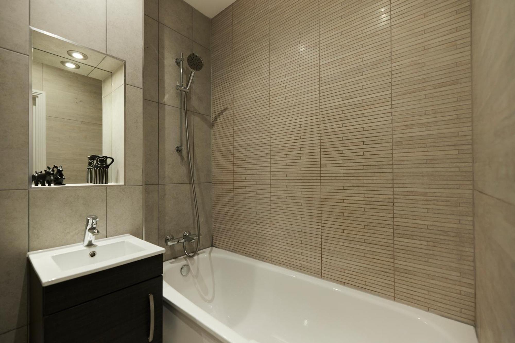 The Harlesden Escape - Spacious 3bdr Flat With Balcony Apartment London