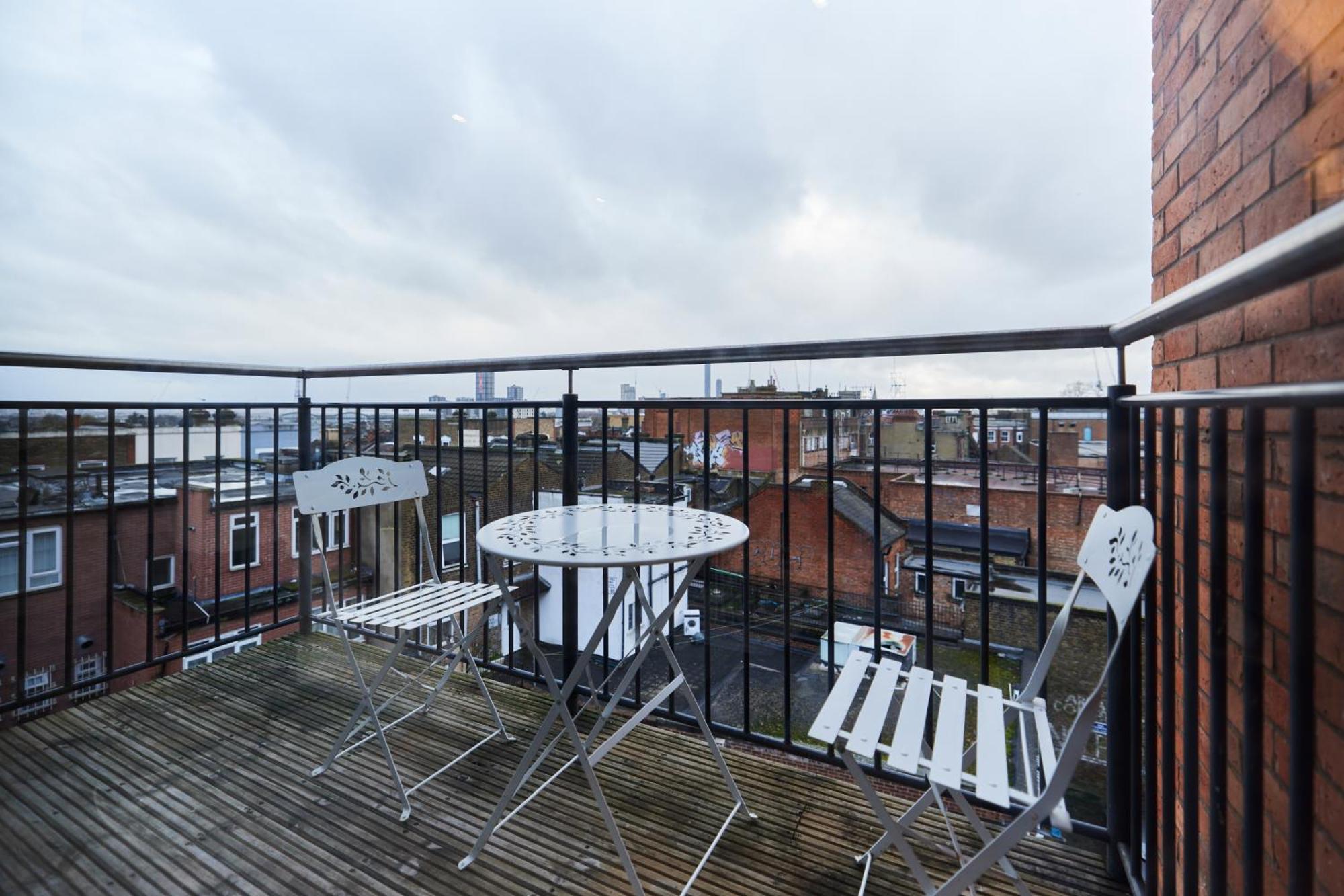 The Harlesden Escape - Spacious 3bdr Flat With Balcony *