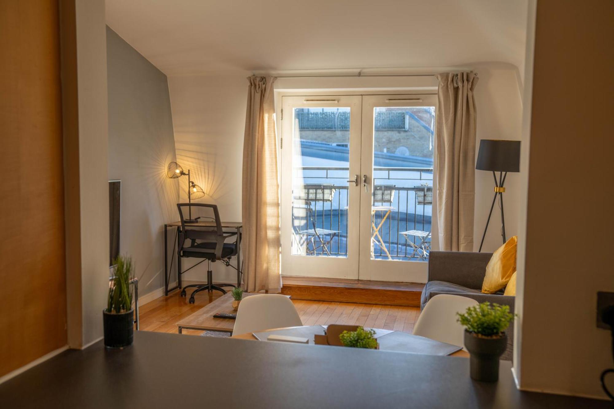 Modern & Bright Penthouse In Angel Apartment *