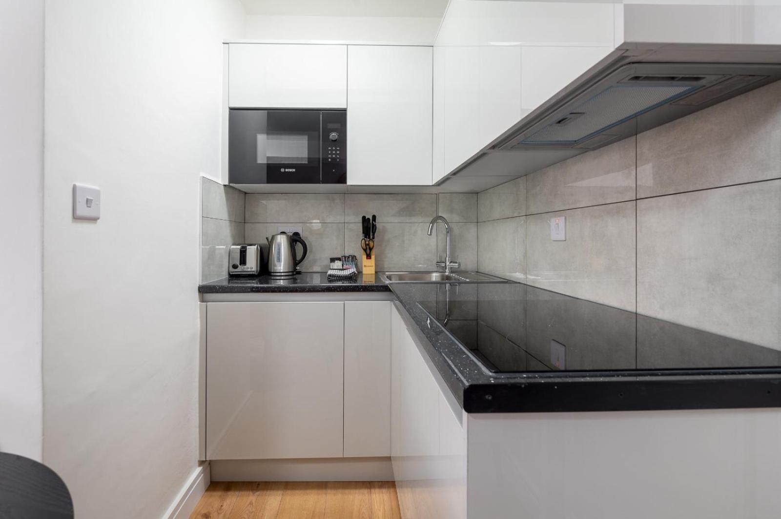 Capital 817, Chelsea Cloisters Apartment London