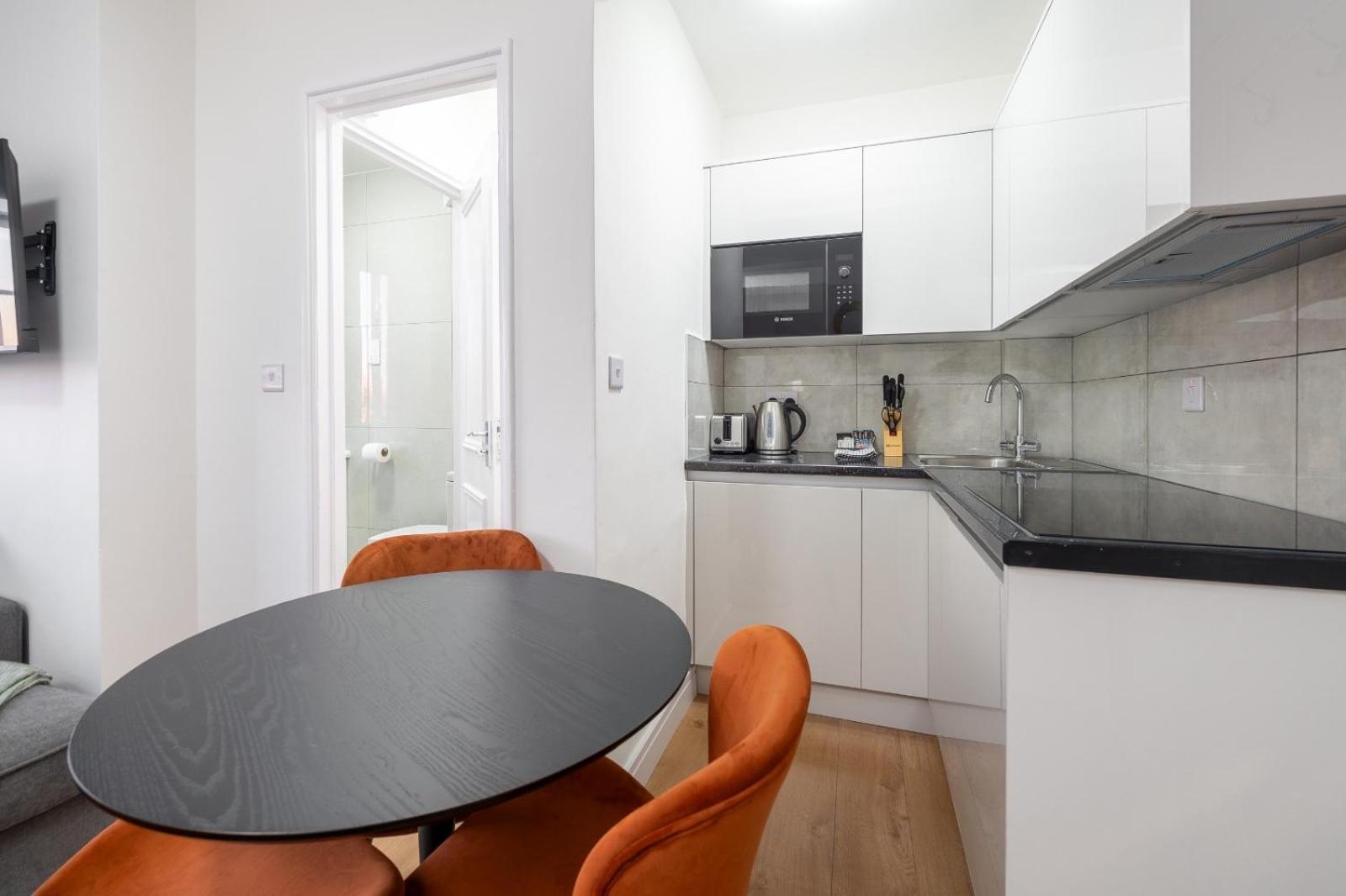Capital 817, Chelsea Cloisters Apartment London