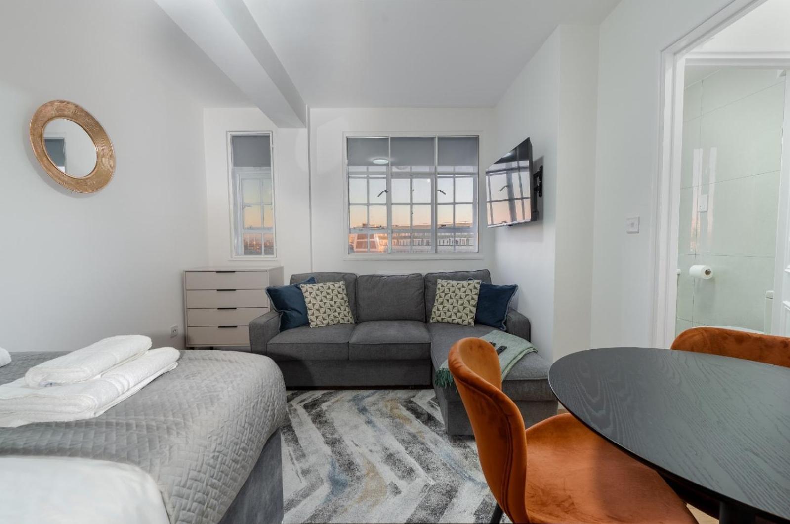 Apartment Capital 817, Chelsea Cloisters