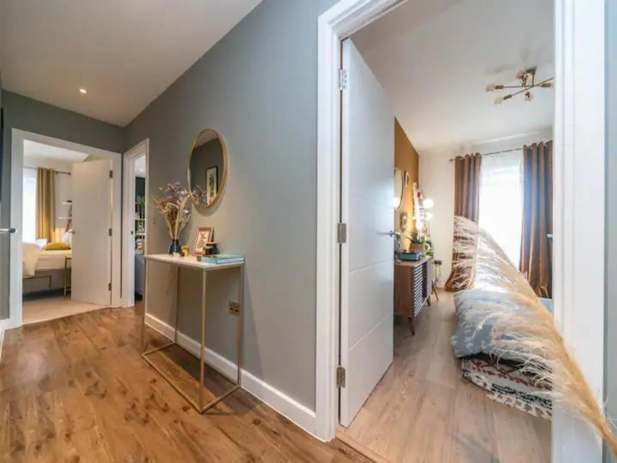 Pass The Keys Stunning And Stylish Flat Mins From Apartment London