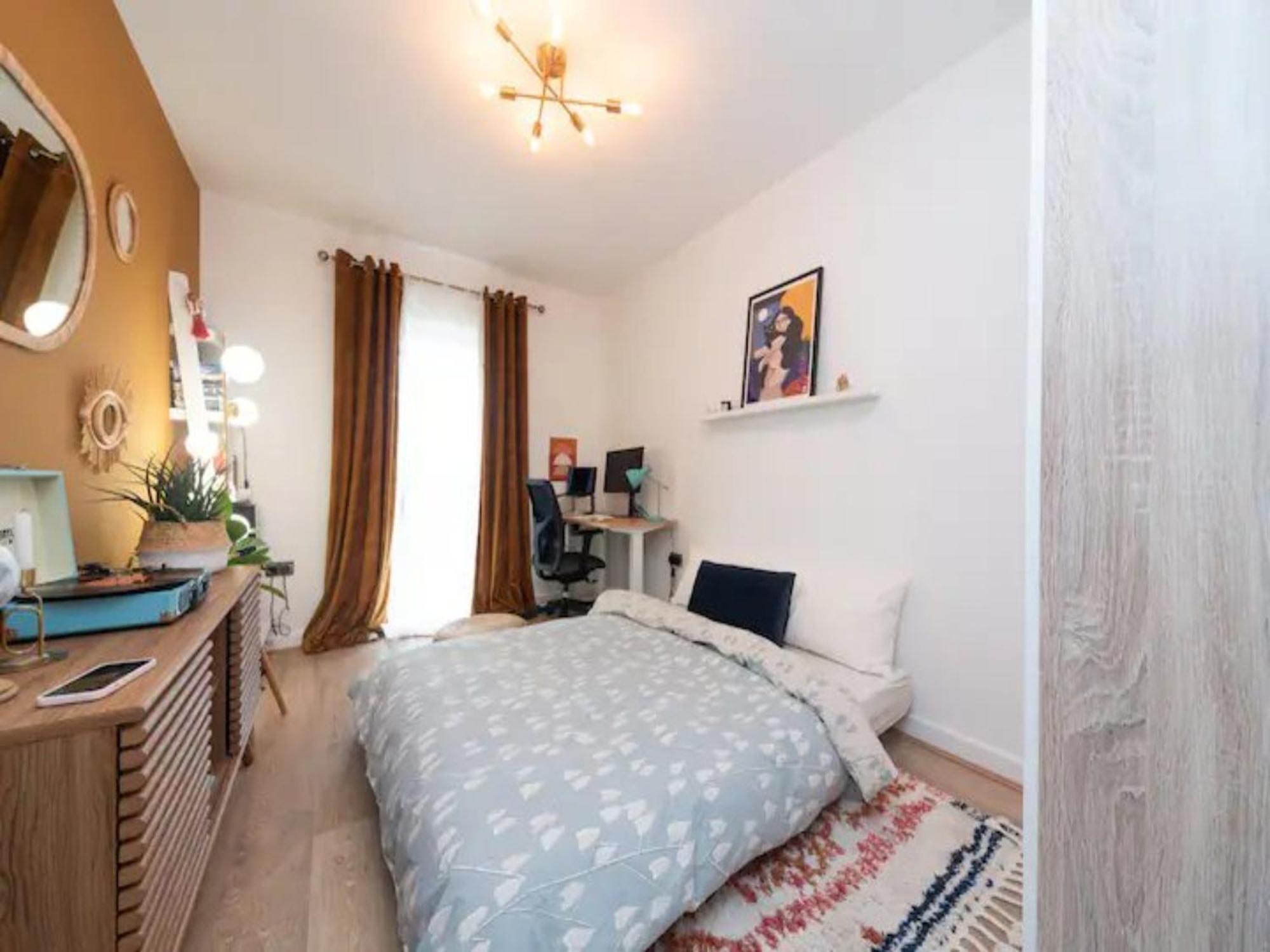 Pass The Keys Stunning And Stylish Flat Mins From Apartment