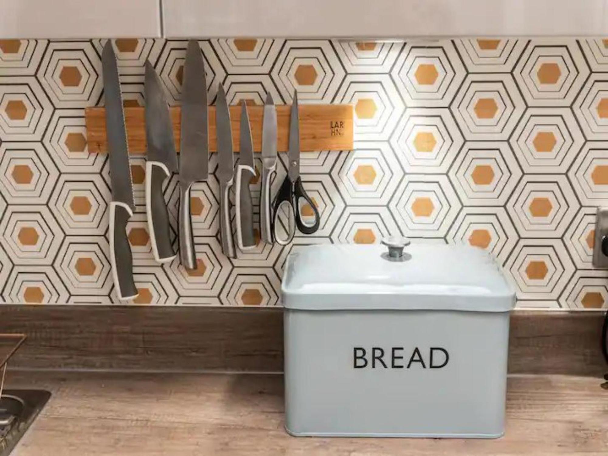 Pass The Keys Stunning And Stylish Flat Mins From Apartment *
