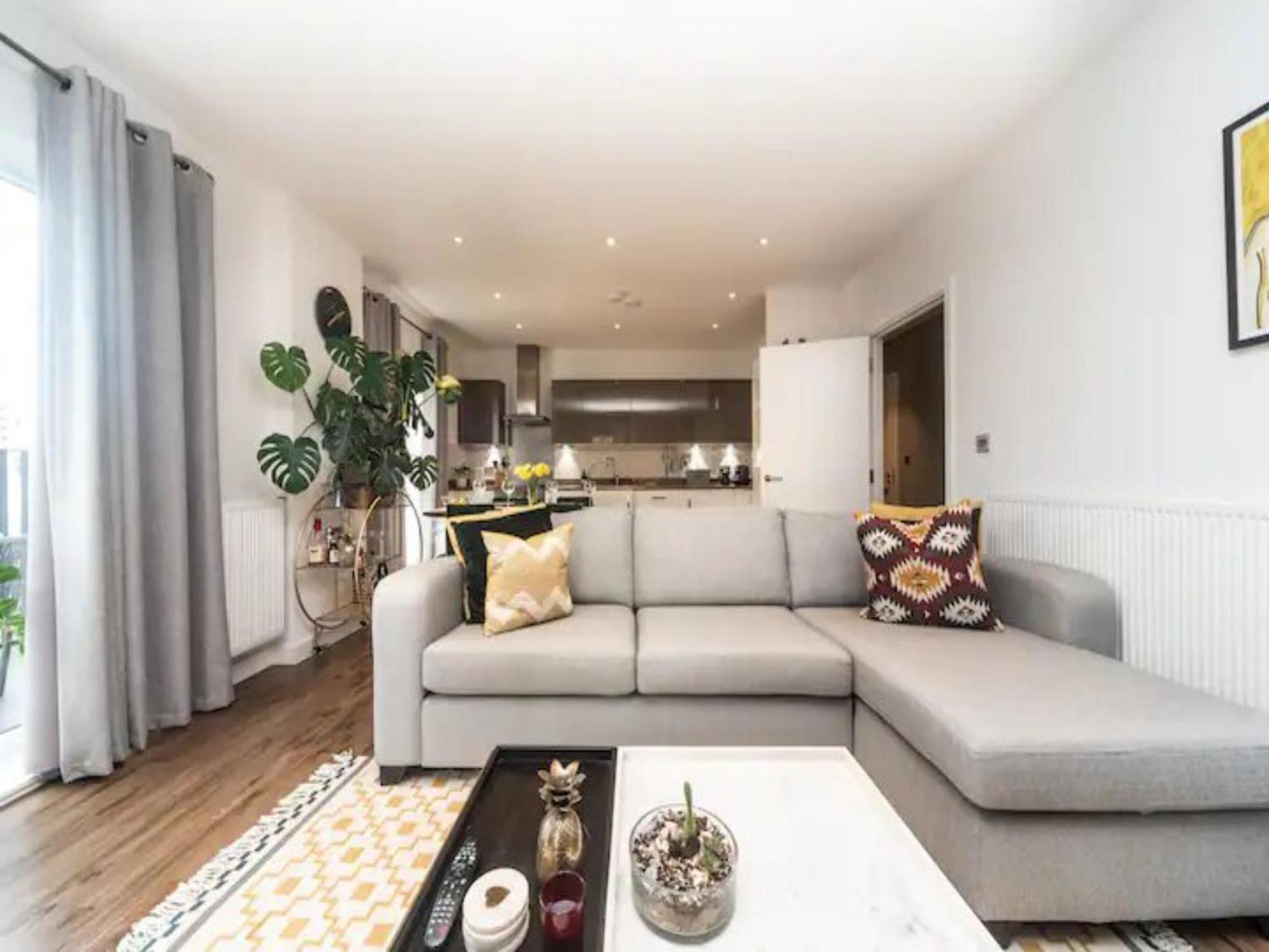 Pass The Keys Stunning And Stylish Flat Mins From Apartment London