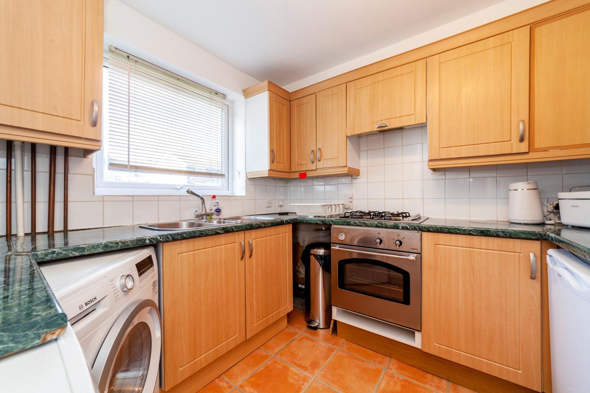 Apartment Bright 2br Flat Off Trendy Chiswick High Road London