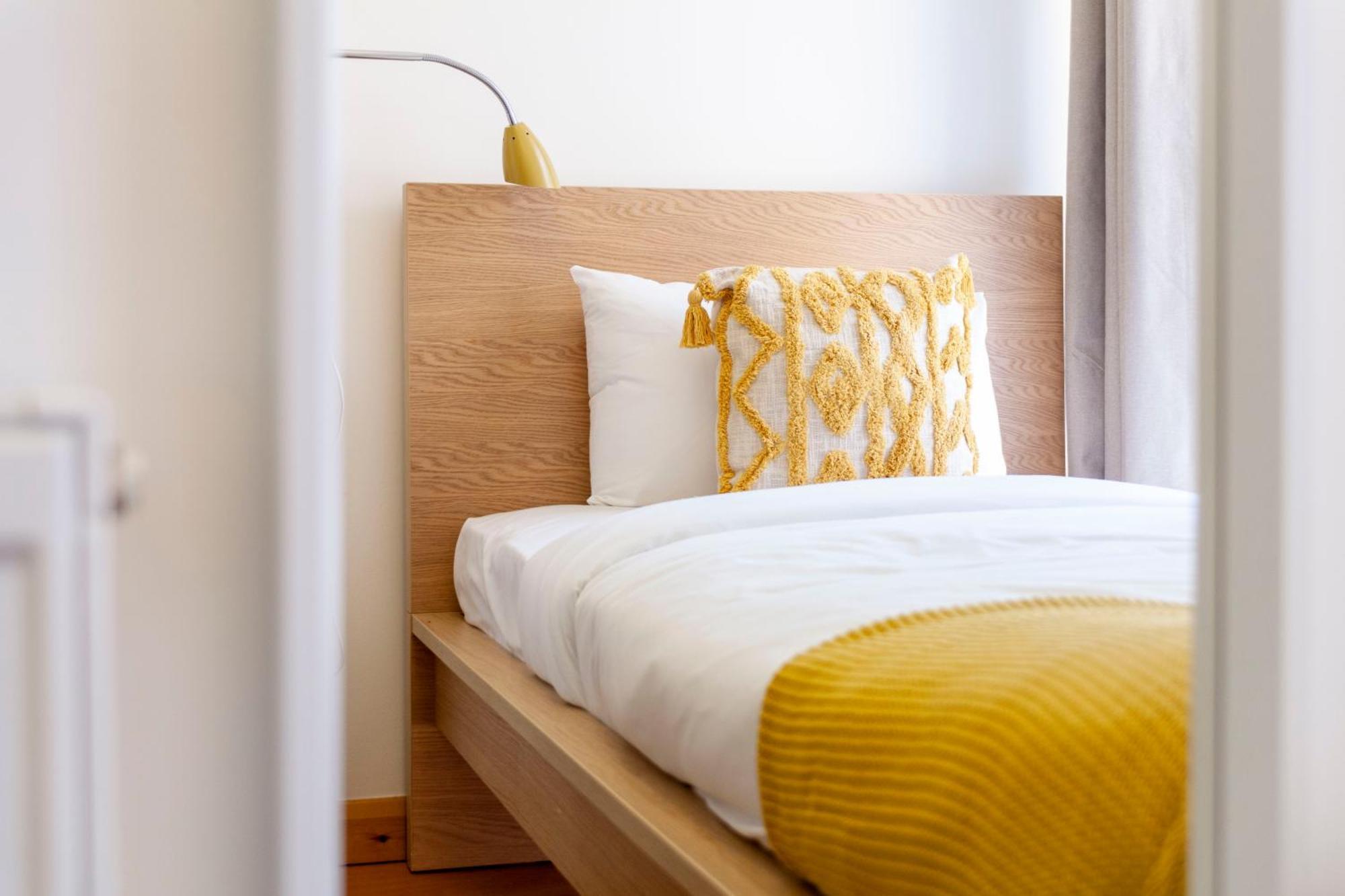 Bright 2br Flat Off Trendy Chiswick High Road Apartment