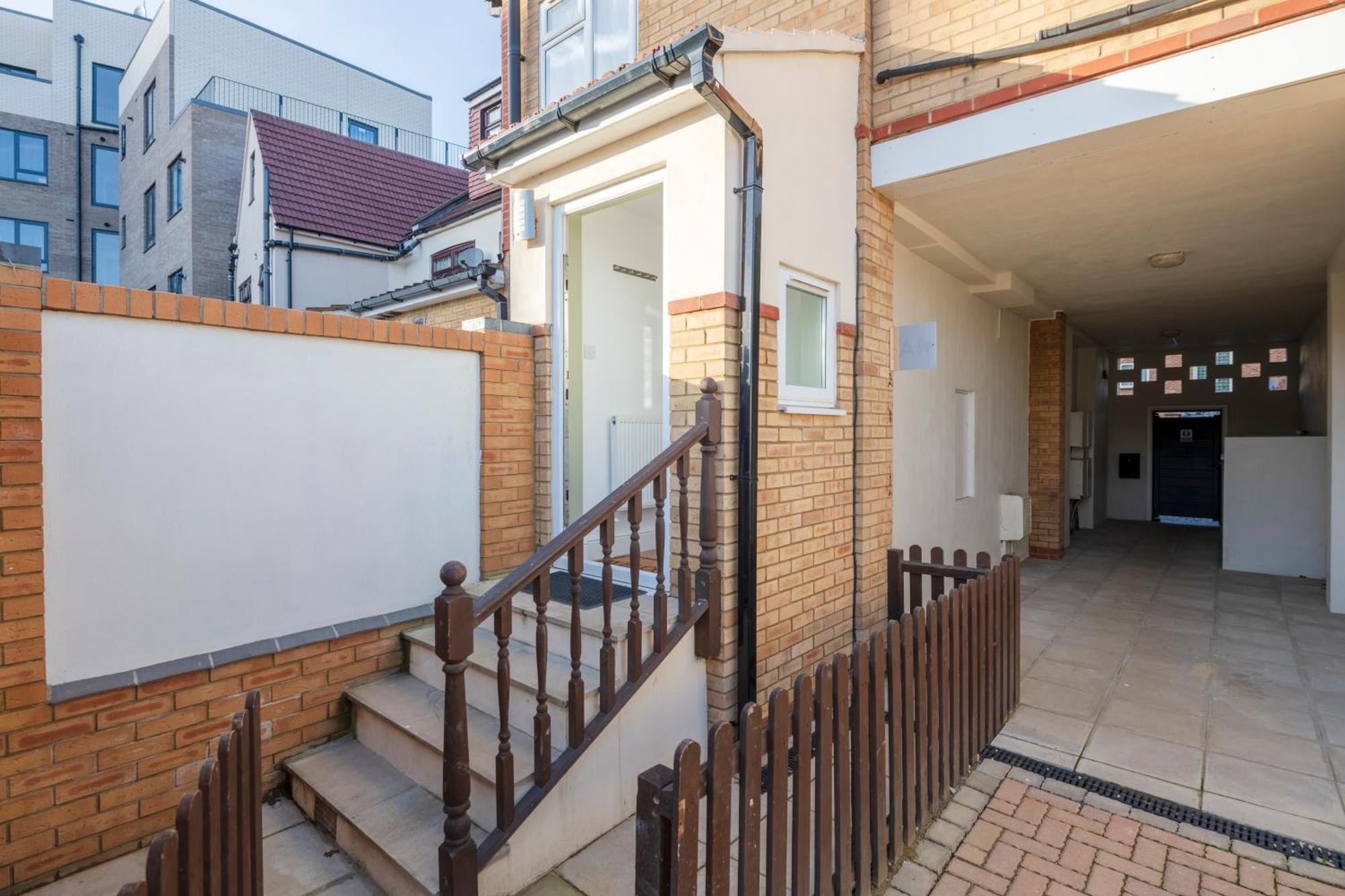 Cosy 2 Bedroom Flat In East Ham, Close To Excel * London