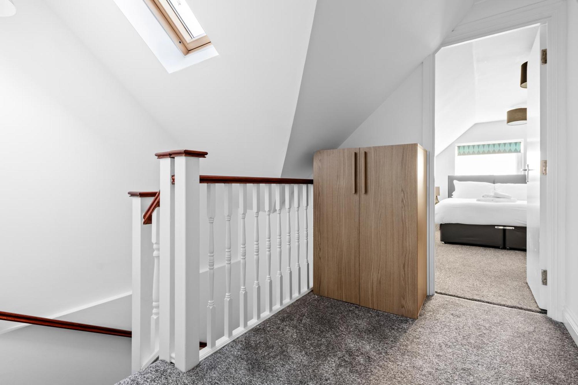 Cosy 2 Bedroom Flat In East Ham, Close To Excel Apartment *