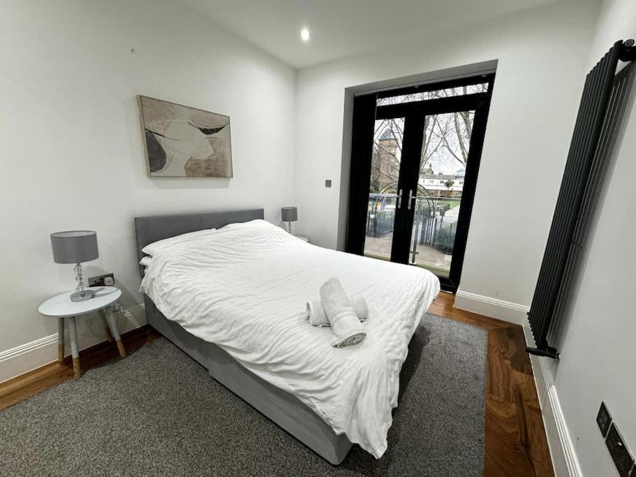 Modern Majesty 3 Bed 3 Bath House In Сasa de vacaciones Londres