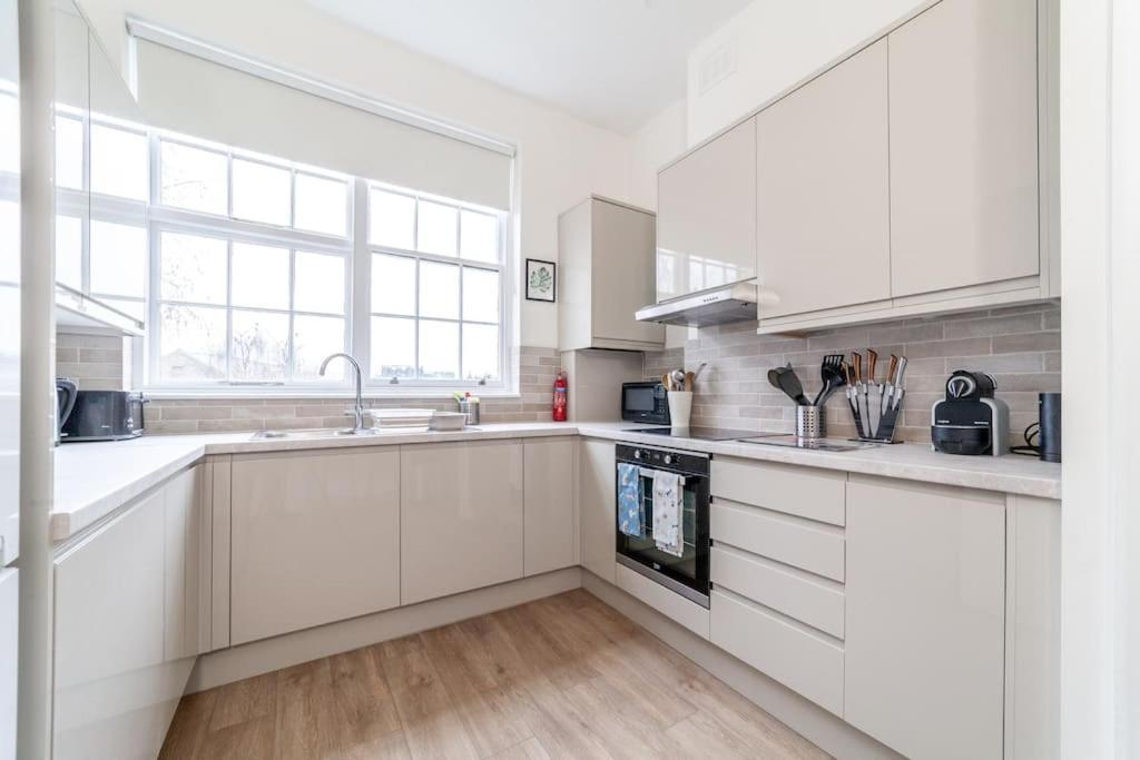 Appartement Spacious & 3-bed Flat By Popular Waterloo!