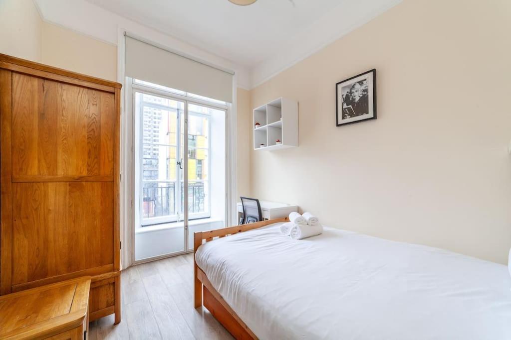 Spacious & 3-bed Flat By Popular Waterloo! Appartement Londen