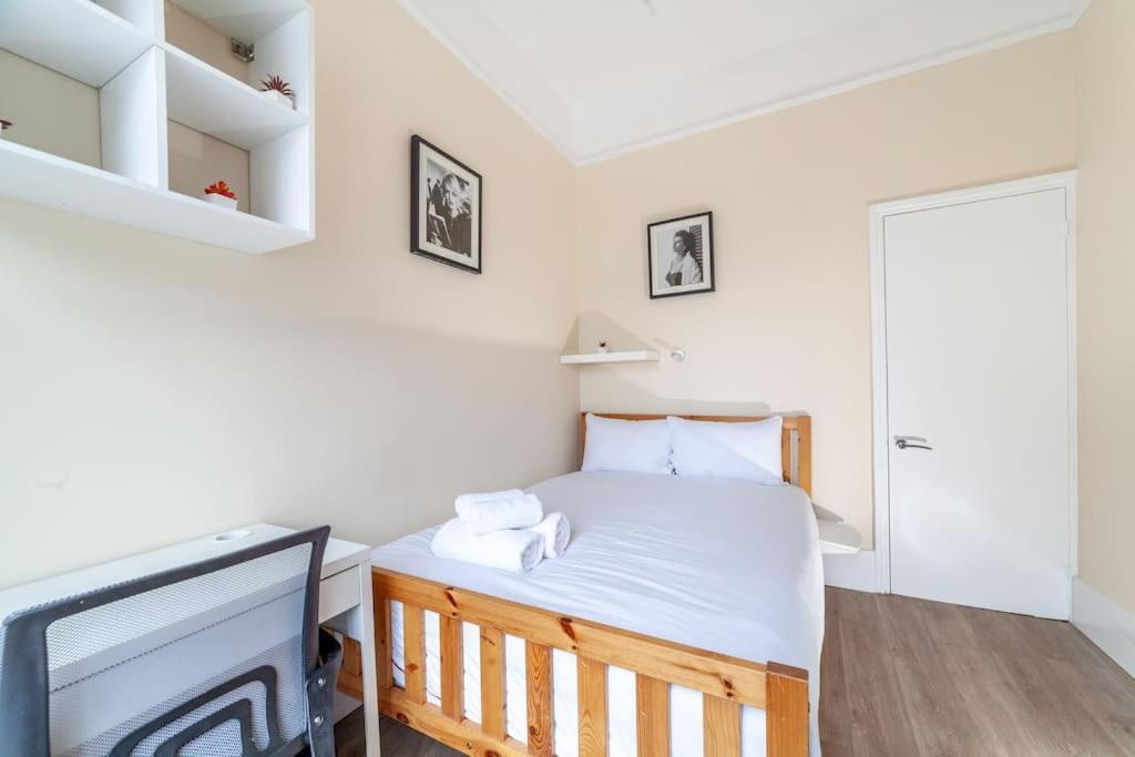Spacious & 3-bed Flat By Popular Waterloo! Appartement
