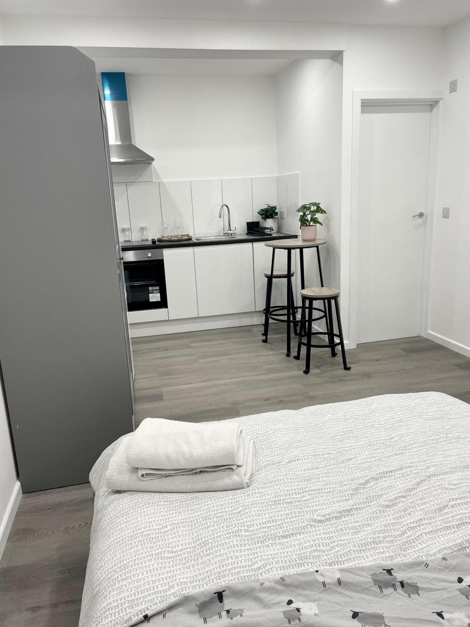 Charming 1-bed In Appartement *