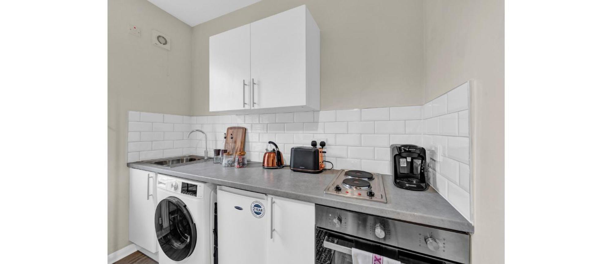 Minimalist Oasis: Airy In Calming Neutrals * London